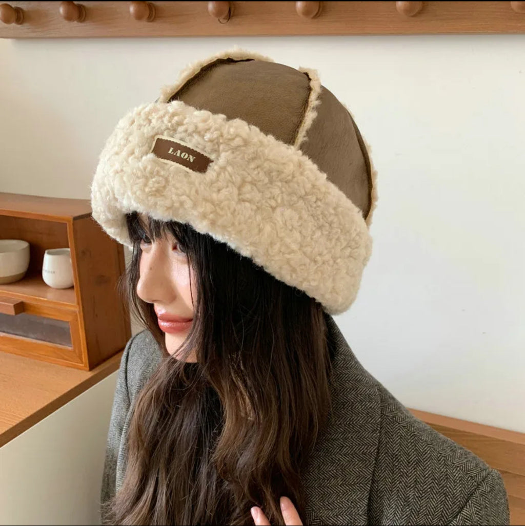 Chapeau De Style Coréen D'hiver Avec Peau De Cerf En Tissu Doublé De Fourrure Synthétique Capuche
Pour Protection Des Oreilles Chaud Et Isolant