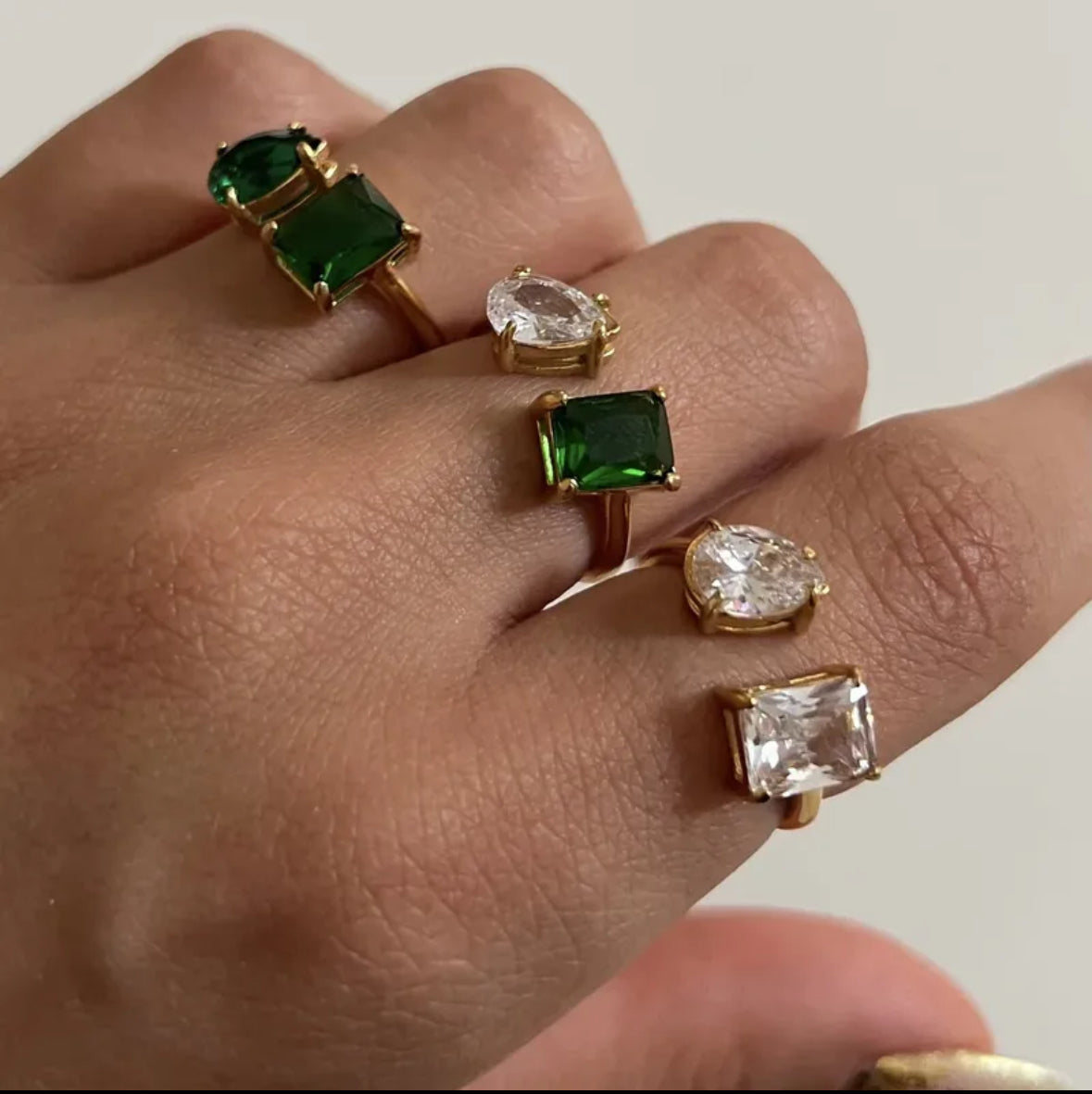 Sucré Carré Acier Au Titane Placage Incruster Zircon
Anneau Ouvert